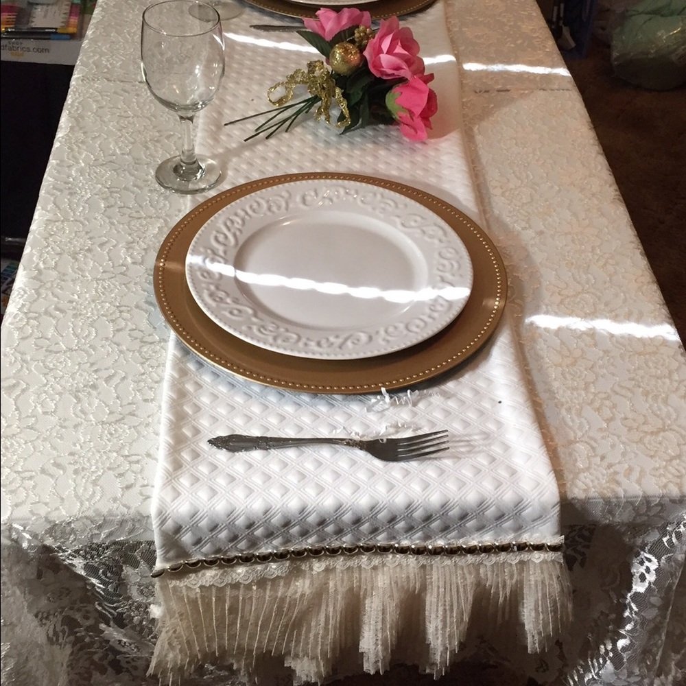 White and creme Table runner