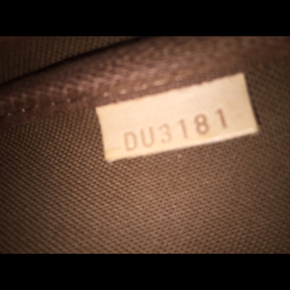 Authentic Louis Vuitton Monogram Mini Pochette - Picture 4 of 6