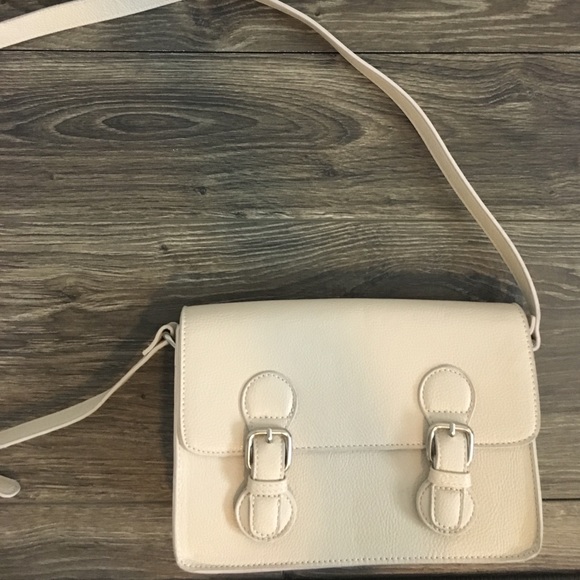 Forever 21 Handbags - Forever 21 crossbody Purse