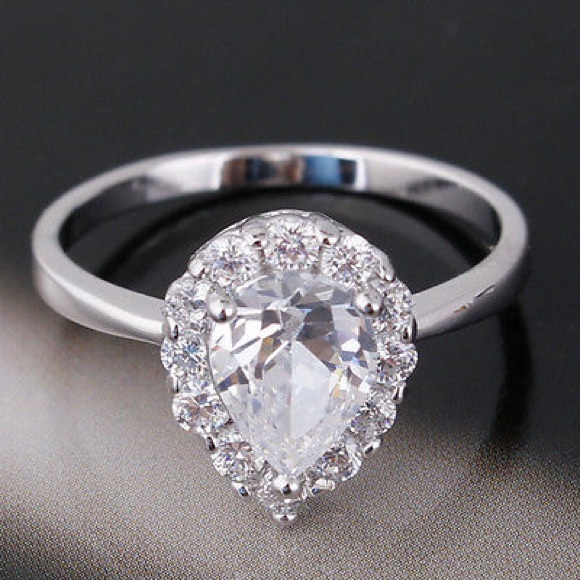 Jewelry - 2 hour sale 💖💖HP💖💖Pearl topaz ring