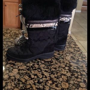 Coach. Snake skin fur trim boots