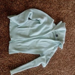 Gap sweater