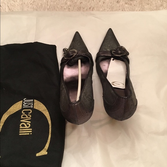 NWT Just Cavali logo fabric pumps!🔥🔥 - Picture 2 of 4