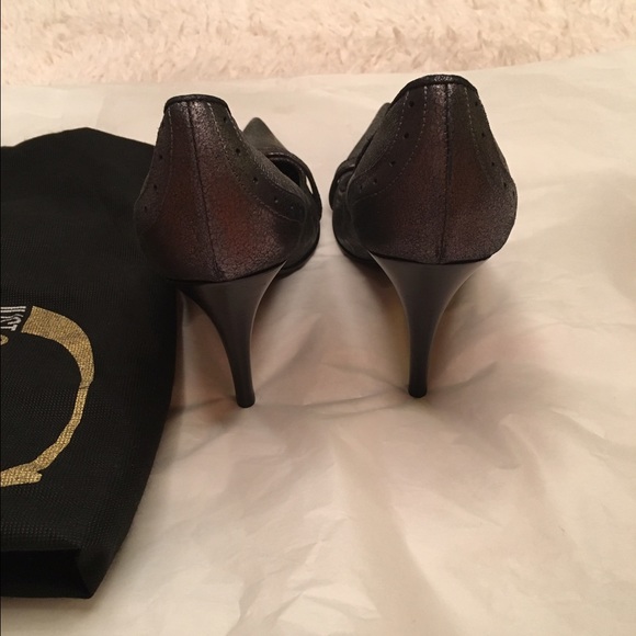 NWT Just Cavali logo fabric pumps!🔥🔥 - Picture 3 of 4