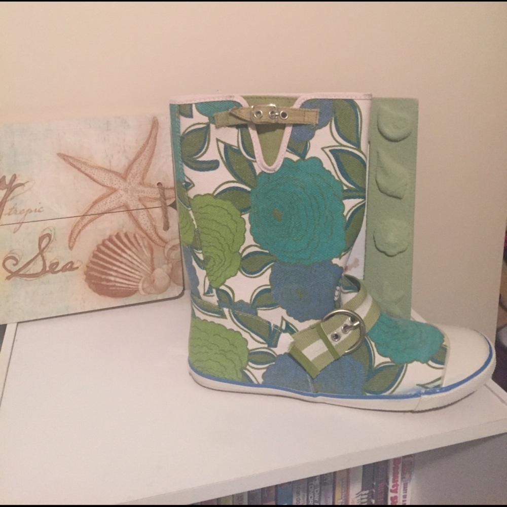 Cloth boots by sugar New never been worn