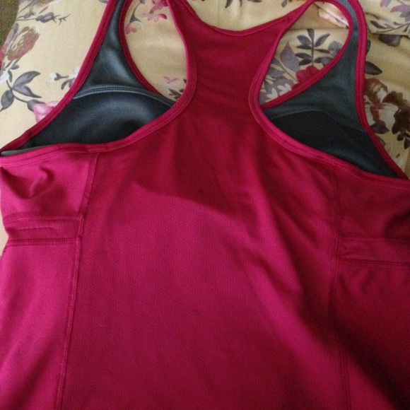 Nike dri-fit sports top, size large! - Picture 3 of 3