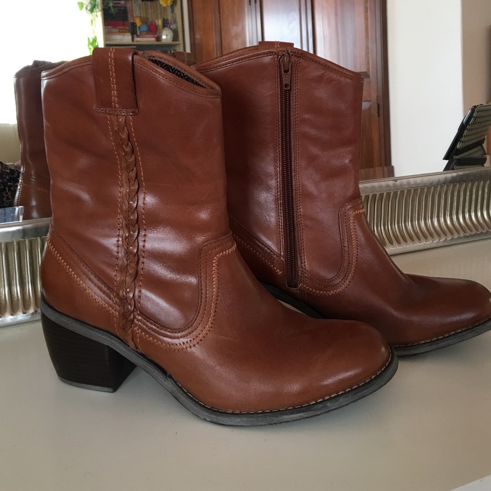 Leather cowboy boots