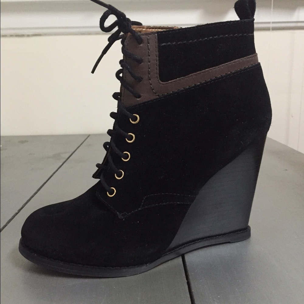 Cynthia Vincent - Miller Bootie - Picture 2 of 6