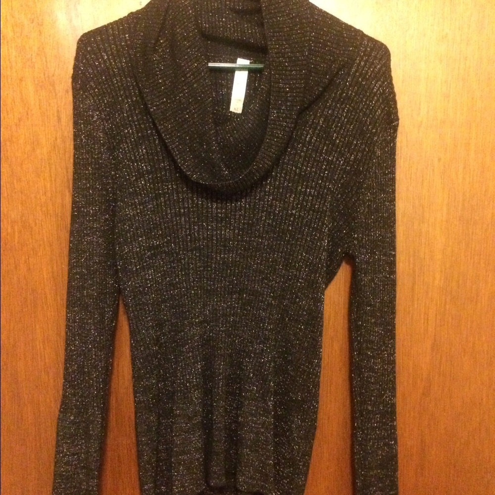 XL Black And Silver Top. Must Bundle