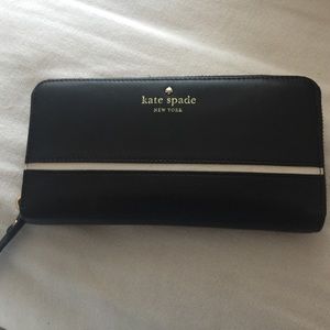 Preloved Authentic Kate Spade zip-around wallet