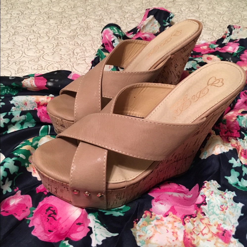 DbDk 4" wedges- super cute for vacation!!!