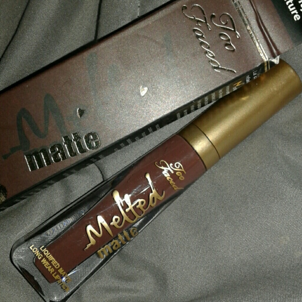 Too faced naughty by nature