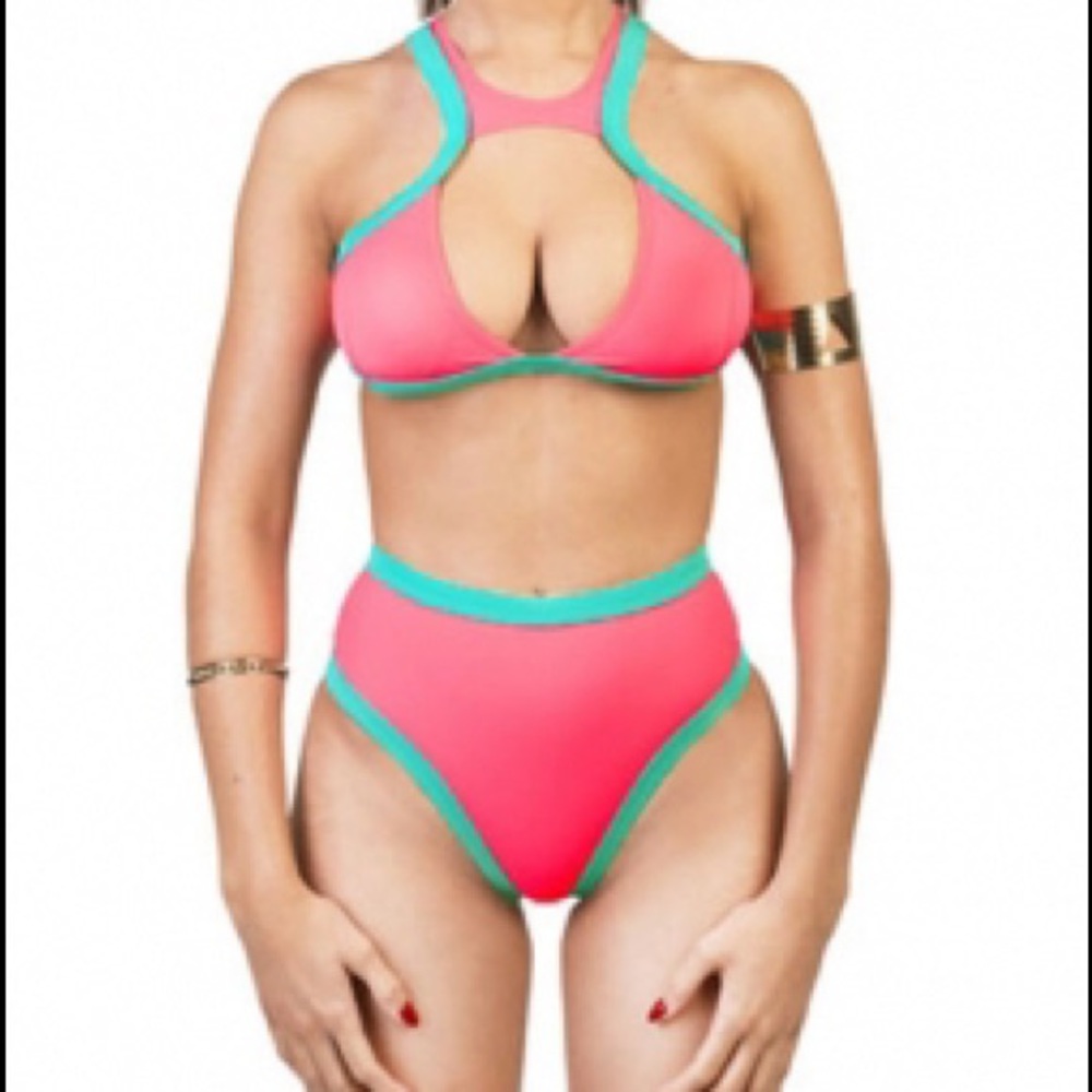 ‼️Sold‼️ Cutout style bikini 👙