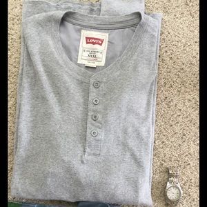 LS Levi's Tee
