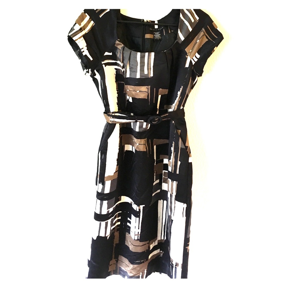 Abstract print belted dress with pockets