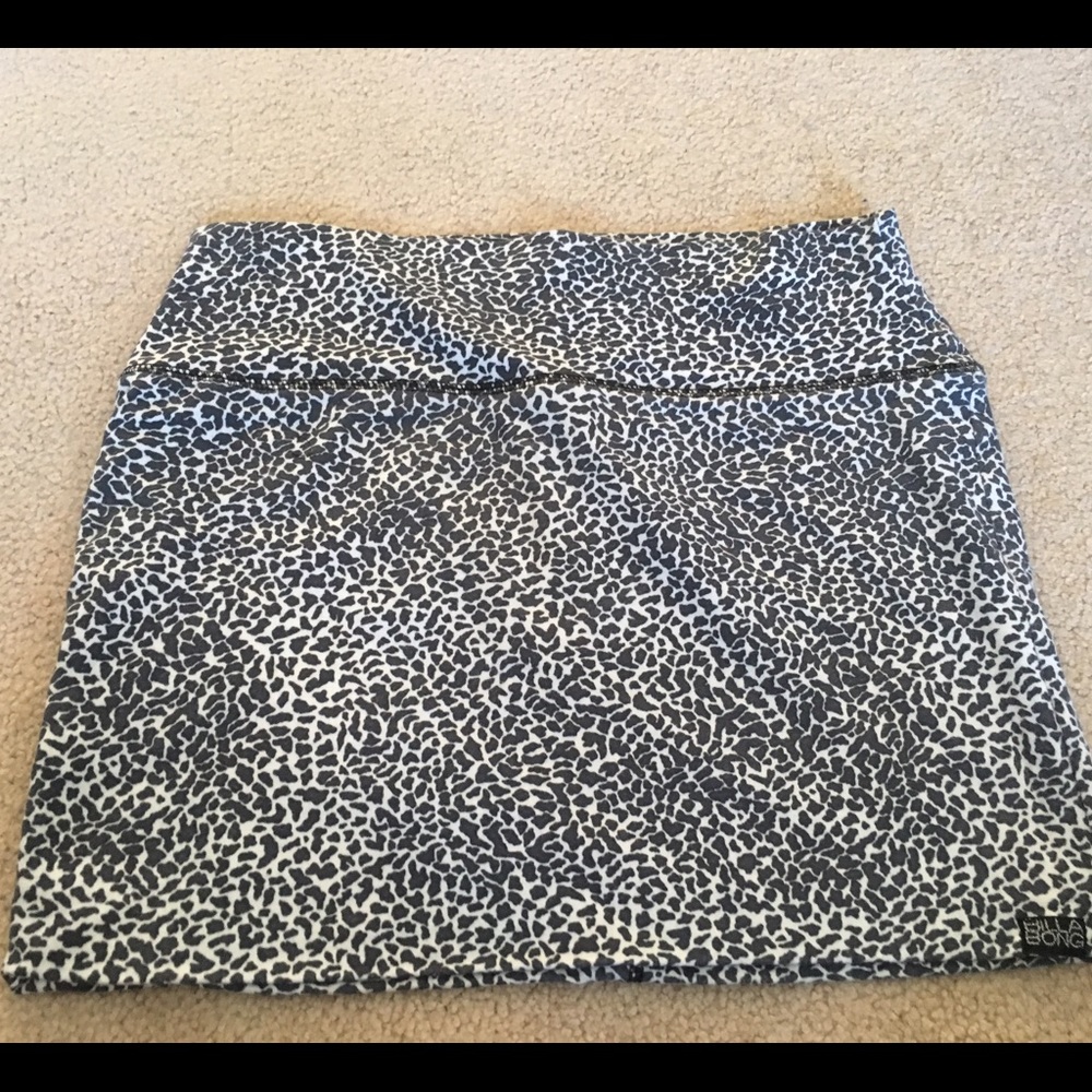 Billabong Skirt - black and white - new!