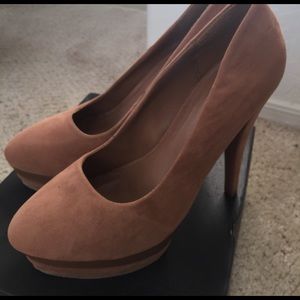 Amiclubwear brown sued heels