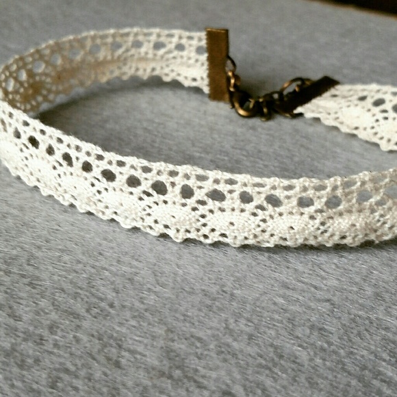Lace Choker Necklace - Picture 3 of 4