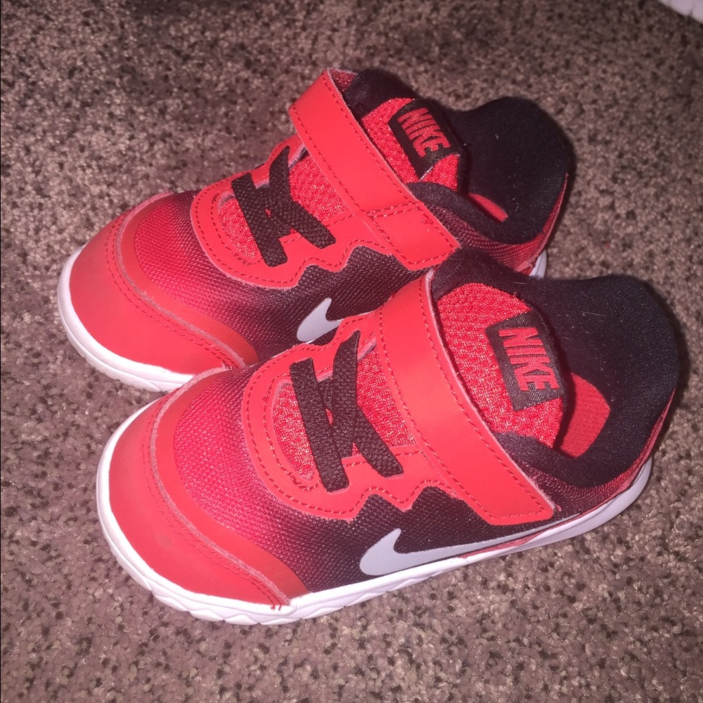 Nike 7c red shoes