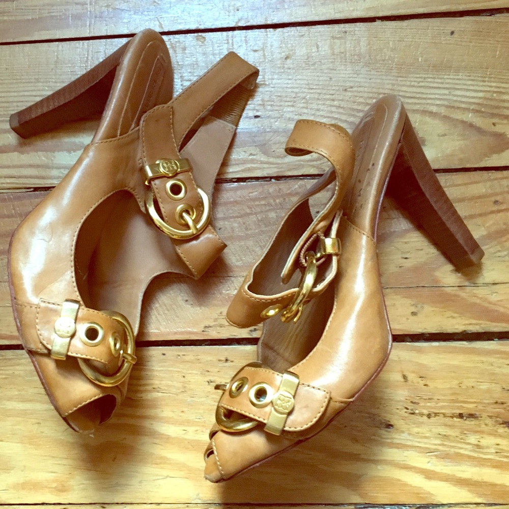 BCBG Max Azria tan leather heeled sandals