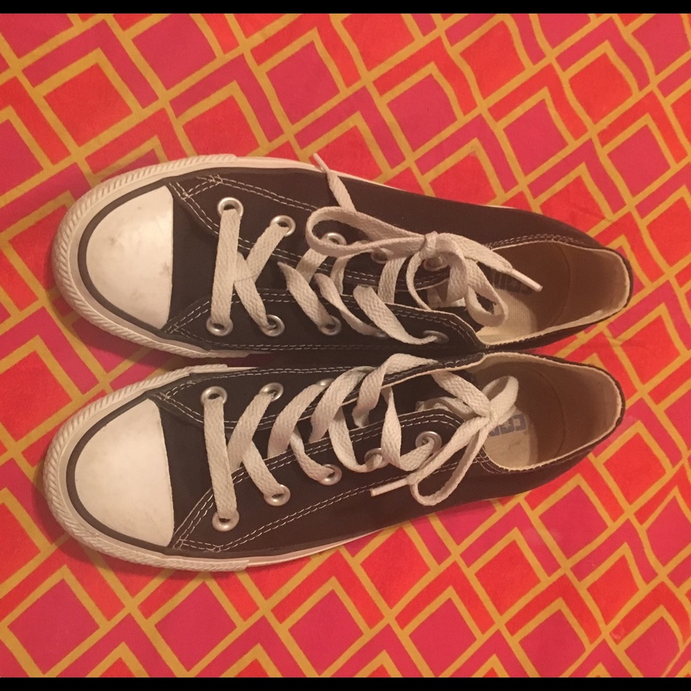 Black low top converse