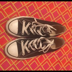 Black low top converse
