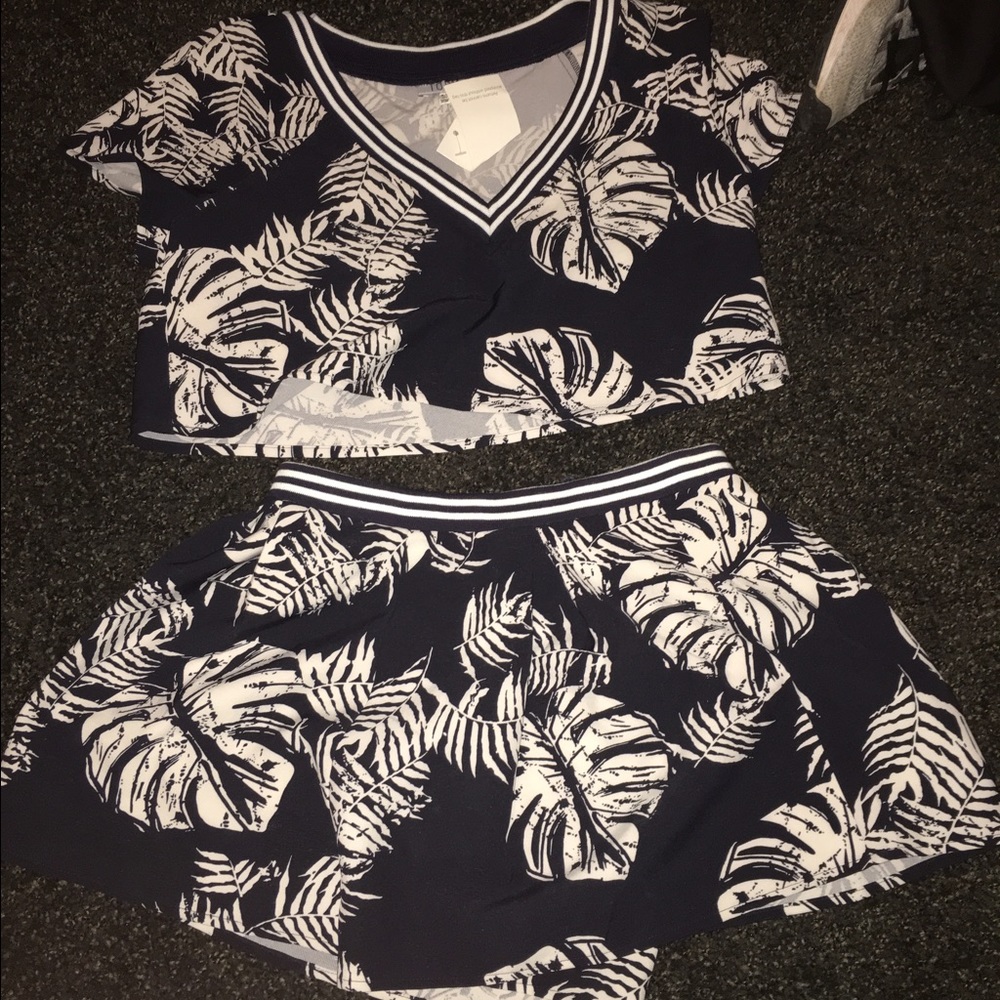 Foliage 2 piece crop top and short set