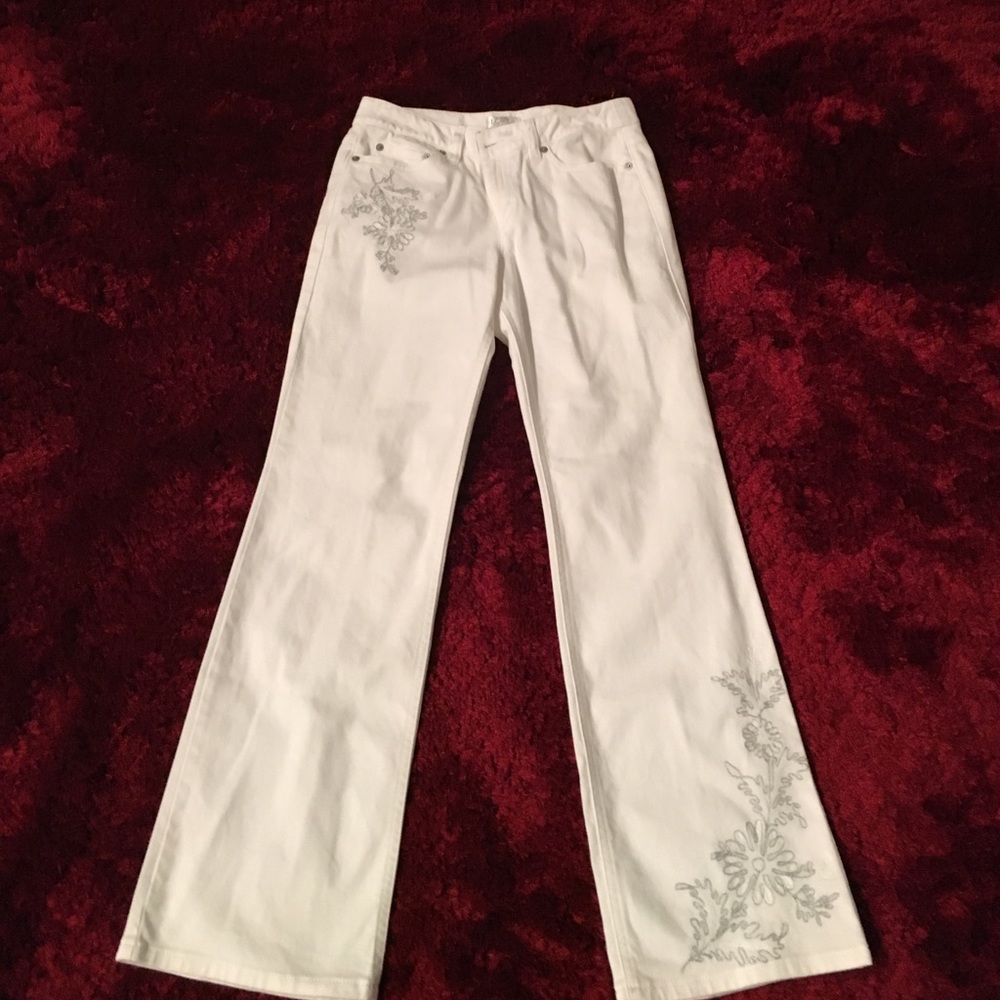 never worn white jeans really cute