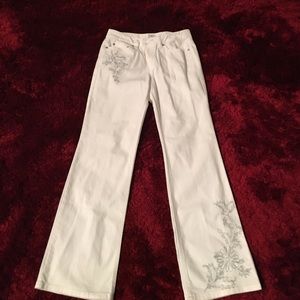 never worn white jeans really cute