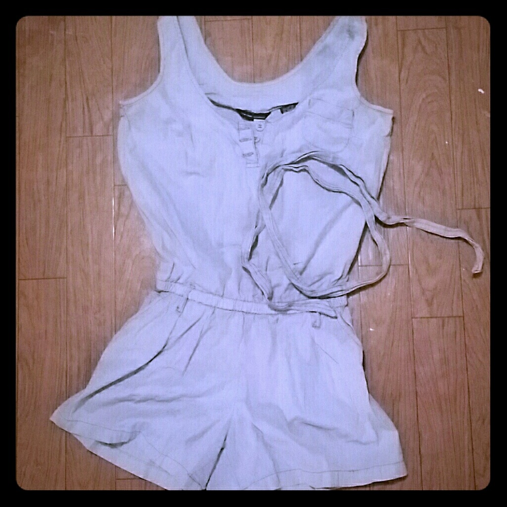 Retro & comfy New York & Co Rumper w/pockets