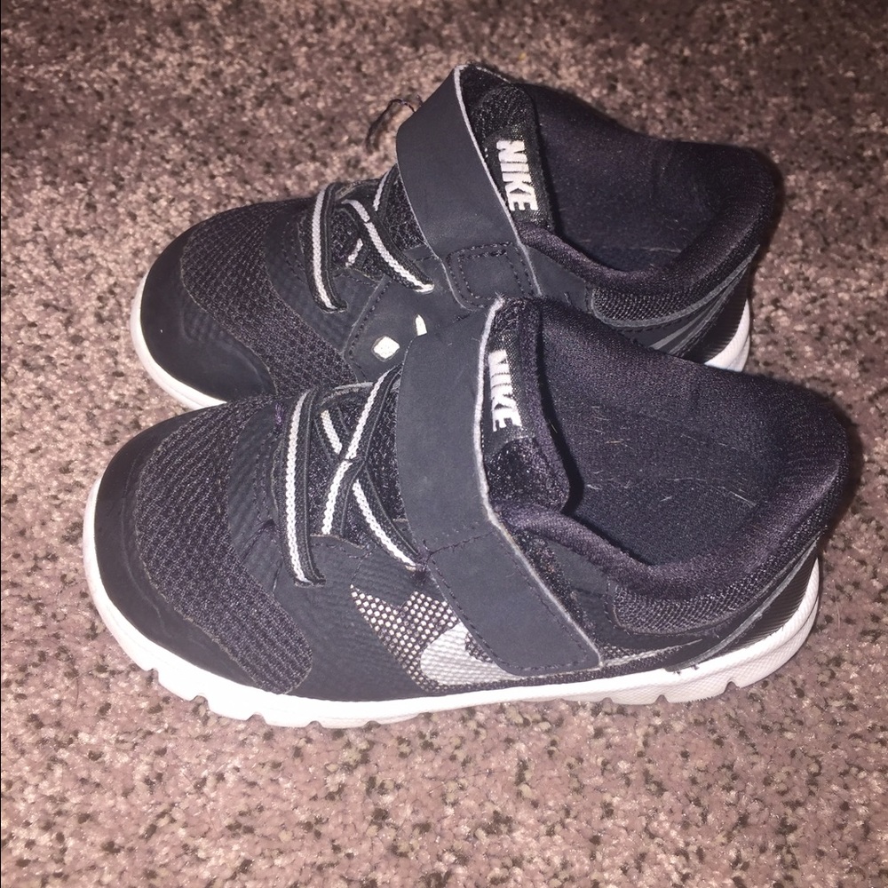 Black Nike 7c