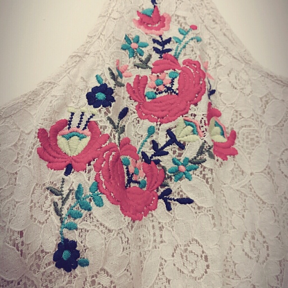 Lace Embroidered Dress - Picture 4 of 4