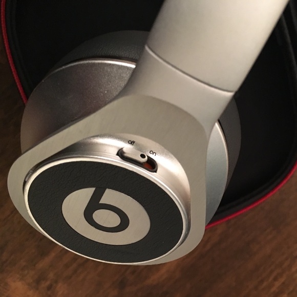 Beats Executive - Picture 2 of 5
