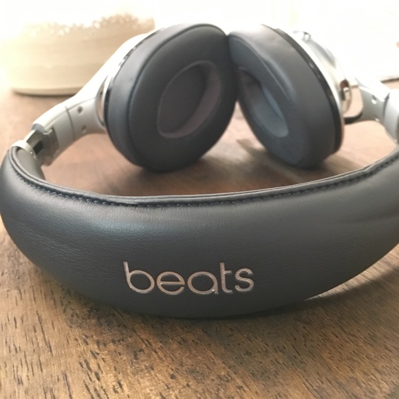 Beats Executive - Picture 3 of 5