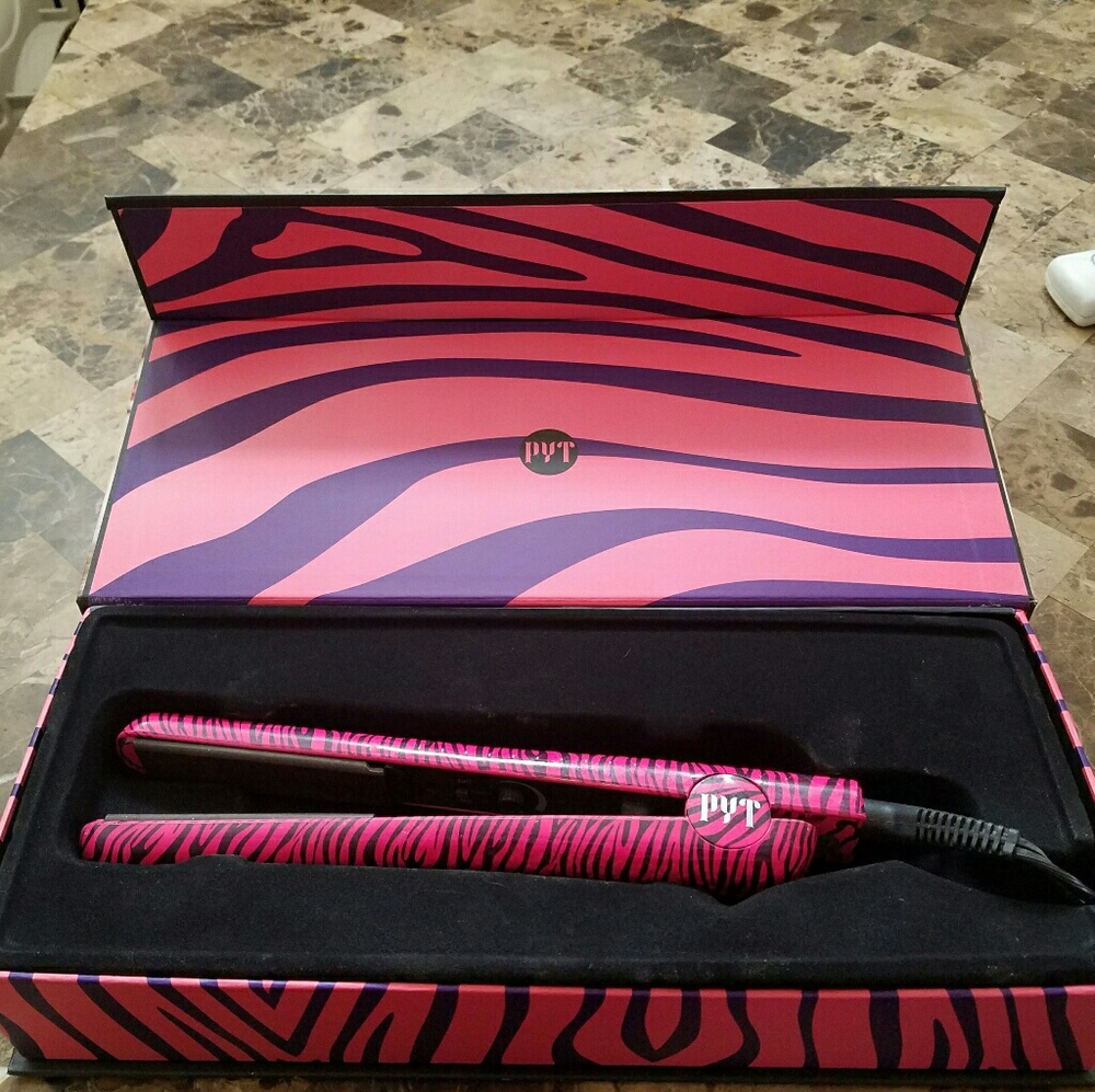 Pretty Young Thing Ceramic Hair Straughtener