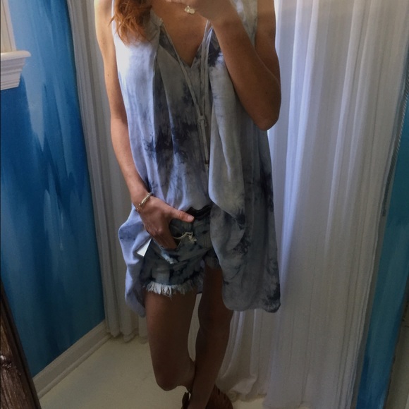 Distressed Cutoff Shorts - Picture 4 of 5