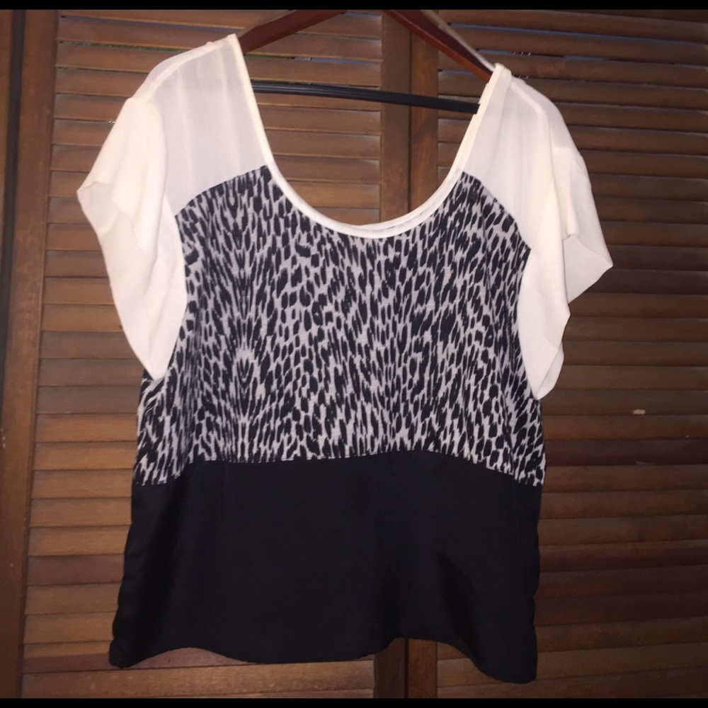 Leopard print blouse 🐾 - Picture 2 of 3