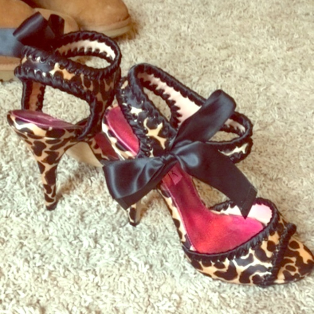 Leopard print Betsey Johnson sandals with bows