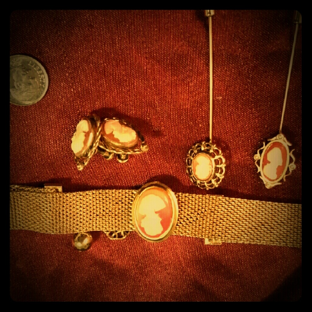 Vintage cameo set