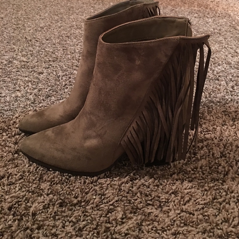 Precious tan suede booties