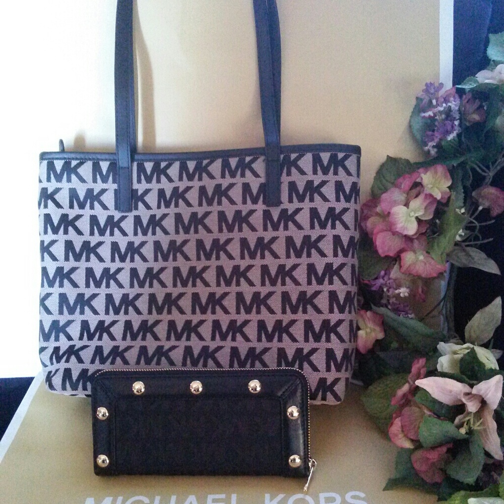 Michael Kors Jet set logo shoulder bag ONLY