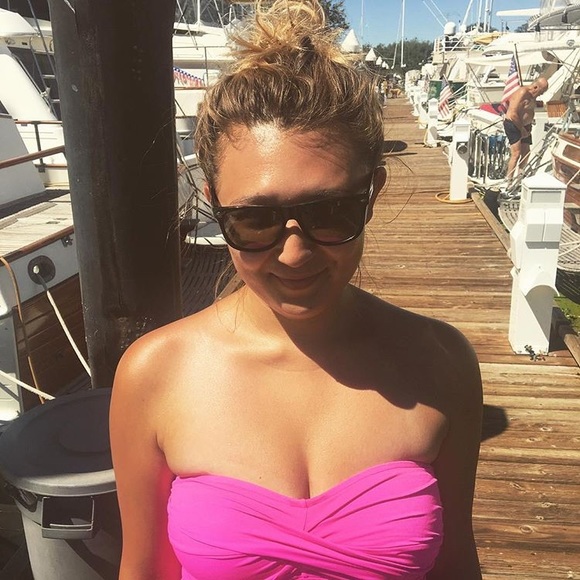 Meet your Posher! - Picture 4 of 4