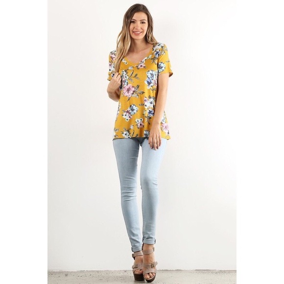 Floral V Neck W/ Pocket - Picture 2 of 2