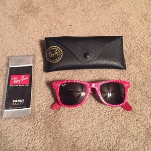 Red Ray-Ban Wayfarer Sunglasses
