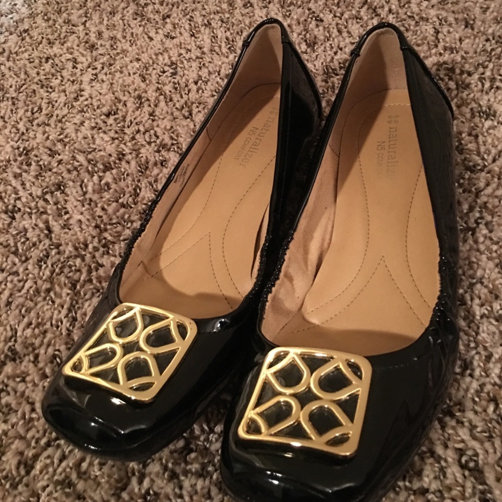 Stylish black patent leather flats (comfort)