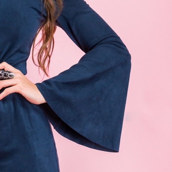 Blue suede dress with bell sleeves - Picture 5 of 5