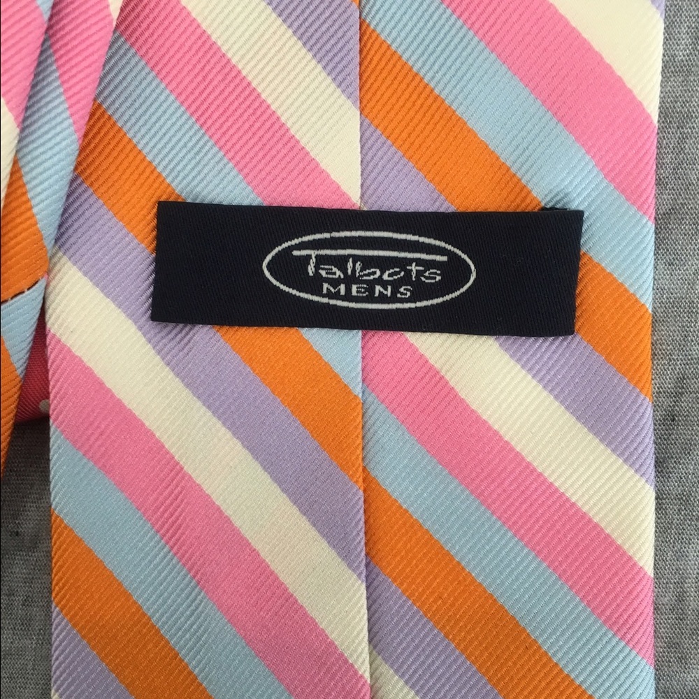 Stripes !   Talbots men's tie !   Eye candy !