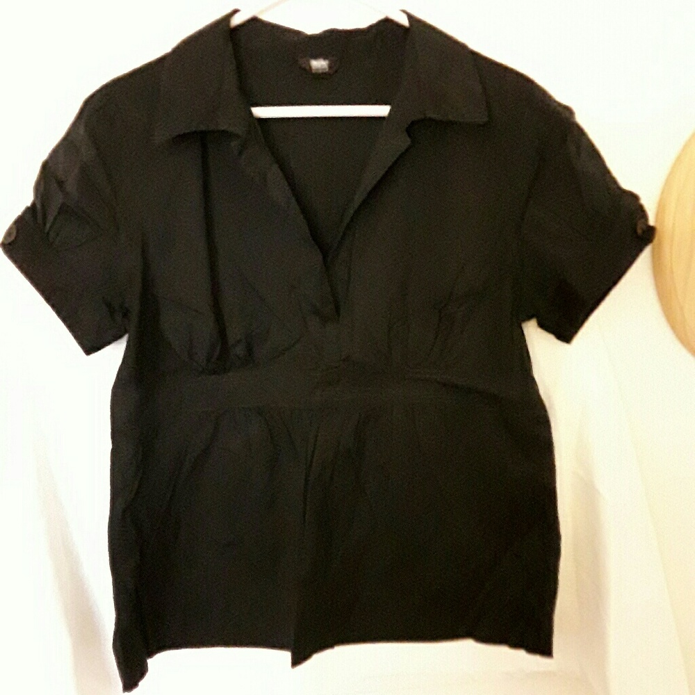 Short sleeved blouse