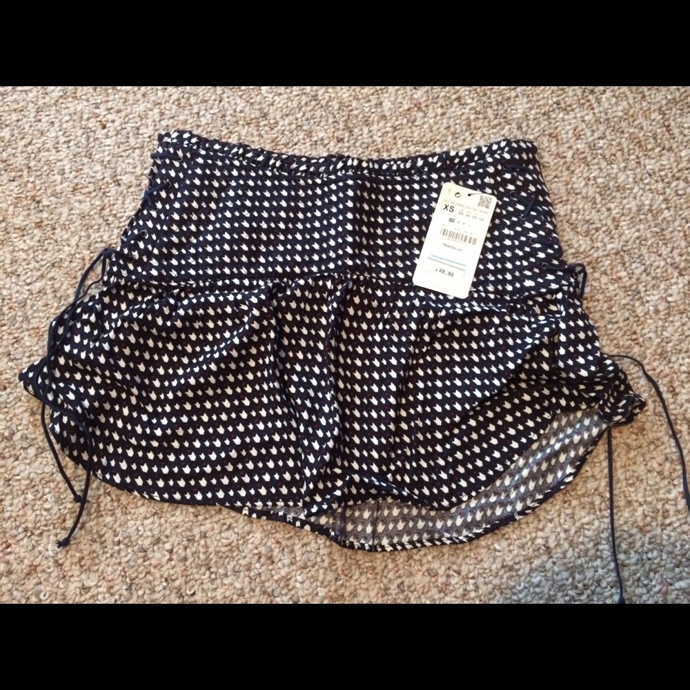 BNWT • Z A R A • ❤️ pattern side tie mini skirt