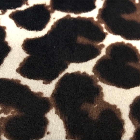 ❗️SALE❗️ Tory Burch Snow Leopard Wallet - Picture 3 of 3